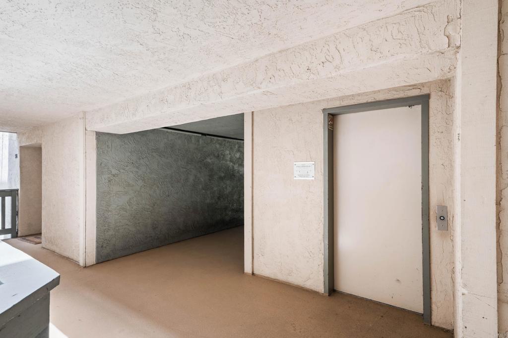 https://media.crmls.org/mediaz/72dd3999-bffe-4713-9b5f-5709e5fb0aee.jpg?preset=X-Large