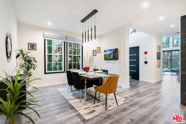 4392 Park Paloma, Calabasas CA: https://media.crmls.org/mediaz/72de05bf-6846-4e12-8f34-bb02f28dbf92.jpg