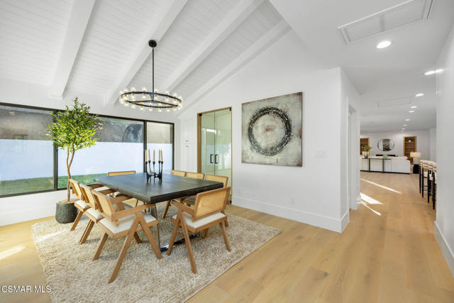 1324 La Granada Drive, Thousand Oaks CA: https://media.crmls.org/mediaz/72dea04e-444b-4245-bb51-c71977be99e9.jpg