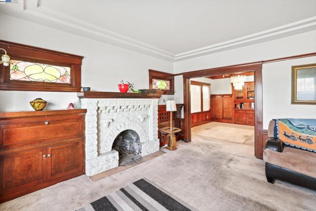 835 Apgar St, Oakland CA: https://media.crmls.org/mediaz/72dee4ff-d966-4b2d-8761-09fdd12ca055.jpg