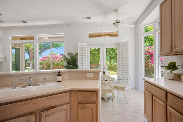 44010 Royal Troon Drive Drive, Indio CA: https://media.crmls.org/mediaz/72df6552-98f3-49fc-938e-9babd2e25986.jpg