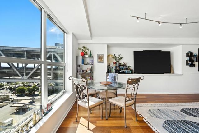 400 Beale Street, San Francisco CA: https://media.crmls.org/mediaz/72dfae76-f9a5-4f4e-8170-02da19cf46c3.jpg