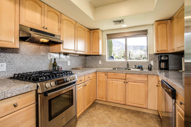 45780 Ocotillo Drive, Palm Desert CA: https://media.crmls.org/mediaz/72dfcaa1-4115-4606-9d05-0d4a2f80c628.jpg