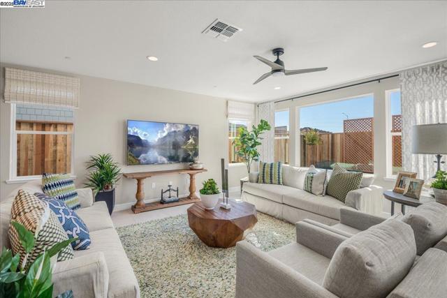 Image 8 of 53 For 32613 Singh Circle