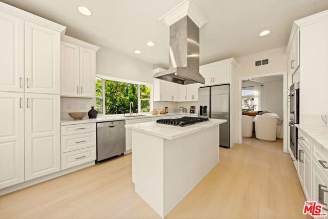 22248 Cairnloch Street, Calabasas CA: https://media.crmls.org/mediaz/72e05adc-ad43-4439-a539-aa2c6a133ad0.jpg
