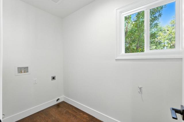1165 Clinton Street, Redwood City CA: https://media.crmls.org/mediaz/72e088f8-1e8a-4113-8ed0-0fd36e803fc8.jpg