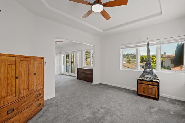 716 Glenview Ln, La Jolla CA: https://media.crmls.org/mediaz/72e1292e-f373-4b90-89bd-865f00505181.jpg