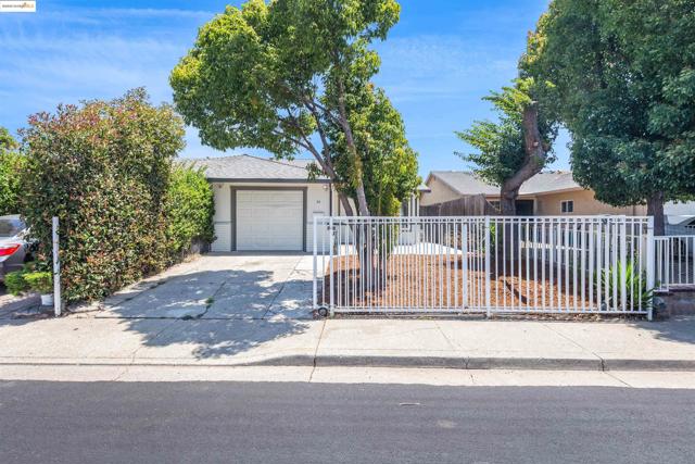 56 Amelia Way, Pittsburg CA: https://media.crmls.org/mediaz/72e19f13-5cbc-434a-8e6a-e12cbb572cd7.jpg