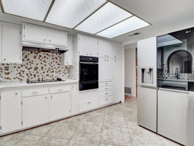 9980 Hoylake Road, Desert Hot Springs CA: https://media.crmls.org/mediaz/72e230da-9bf2-41a2-9a13-b2f8a5ae5773.jpg