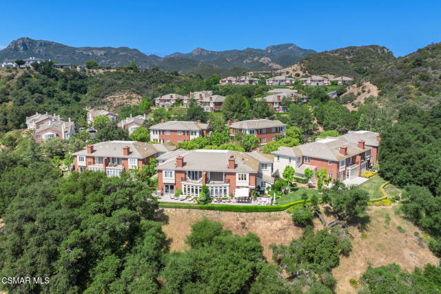 2479 Swanfield Court, Lake Sherwood CA: https://media.crmls.org/mediaz/72e2717c-581f-464e-a82d-0e467d2dad0d.jpg