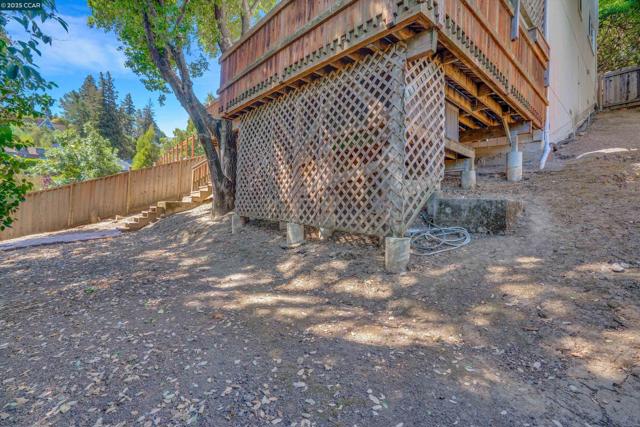 1027 W Arlington Way, Martinez CA: https://media.crmls.org/mediaz/72e2ad5f-da8f-4857-a32c-ec31c7cc3669.jpg