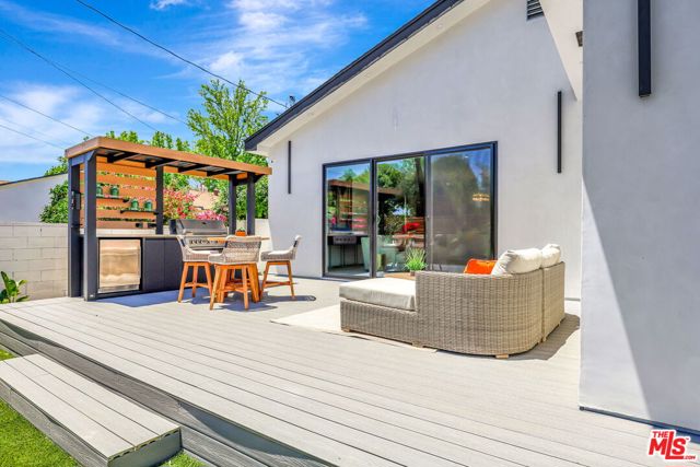 5730 Lasaine Avenue, Encino CA: https://media.crmls.org/mediaz/72e38f95-e8bf-4e03-9538-6c1c6112c46f.jpg