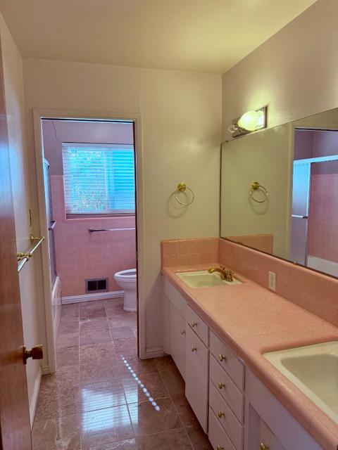 1389 Chelsea Drive, Los Altos CA: https://media.crmls.org/mediaz/72e3ab11-e387-4d56-b48e-4f25e243a395.jpg