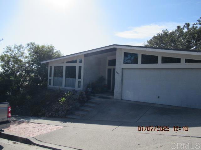 Detail Gallery Image 2 of 13 For 4876 Pacifica Dr, San Diego,  CA 92109 - 4 Beds | 2 Baths