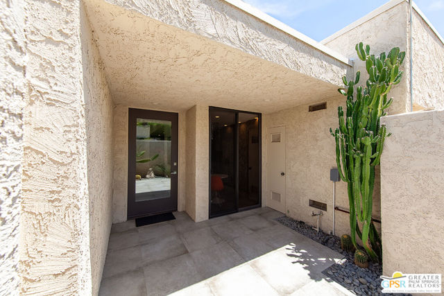 431 N Calle Rolph, Palm Springs CA: https://media.crmls.org/mediaz/72e46fa0-d5e8-4eb6-b95f-af13eea327af.jpg
