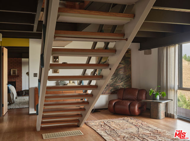 2052 Mayview Drive, Los Angeles CA: https://media.crmls.org/mediaz/72e49cc3-c1eb-4d1b-ae36-d030148825a5.jpg