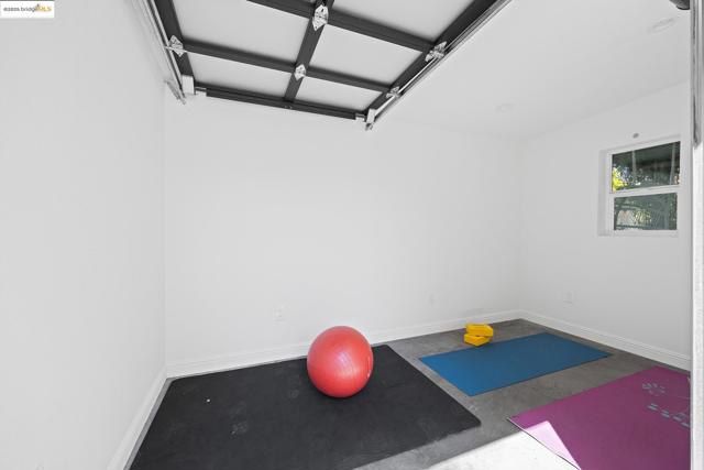 1026 Ventura Ave, Albany CA: https://media.crmls.org/mediaz/72e4d9b7-6b4f-40fc-ab2e-5922f2c847b3.jpg