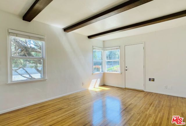 2598 Amherst Ave, Los Angeles CA: https://media.crmls.org/mediaz/72e551a5-7fe6-4bb7-a85e-7959cc6ff39a.jpg