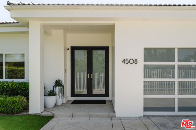 4508 Vesper Avenue, Sherman Oaks CA: https://media.crmls.org/mediaz/72e555f6-a235-4352-8c7f-75ec75babaf4.jpg