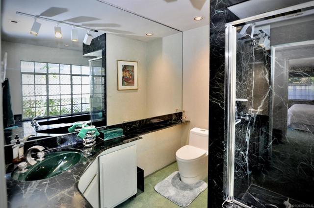 8294 Prestwick Dr, La Jolla CA: https://media.crmls.org/mediaz/72e5657a-55d0-4929-a24f-ae0552244747.jpg