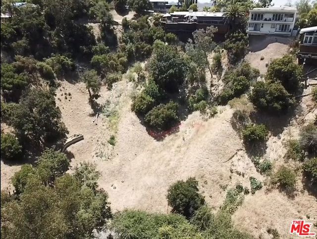 4601 Ensenada Drive, Woodland Hills CA: https://media.crmls.org/mediaz/72e5b290-dd3e-4067-b6c8-779389f96996.jpg