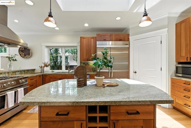 1020 Channing Ave, Palo Alto CA: https://media.crmls.org/mediaz/72e6183a-a05f-4dff-82ab-188d310525ec.jpg