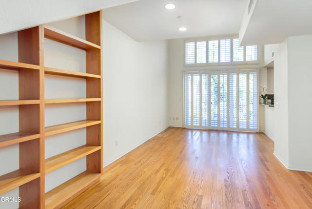 286 N Madison Avenue, Pasadena CA: https://media.crmls.org/mediaz/72e67bb8-959d-4407-ae75-6c1ac7b8fc83.jpg