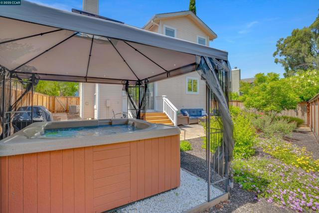 123 Williamson Ct, Martinez CA: https://media.crmls.org/mediaz/72e70d2b-cfed-4ca6-8cfc-bdc1272b06ba.jpg