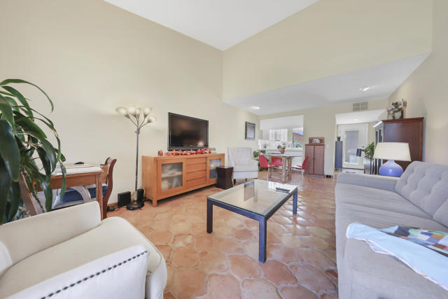 44 Malaga Drive, Rancho Mirage CA: https://media.crmls.org/mediaz/72e7146a-56b4-471d-a6dd-4905841f6ea1.jpg