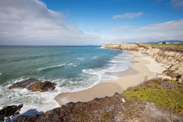 2100 Winged Foot Road, Half Moon Bay CA: https://media.crmls.org/mediaz/72e7a236-993c-4dab-9d43-0230c8920a82.jpg