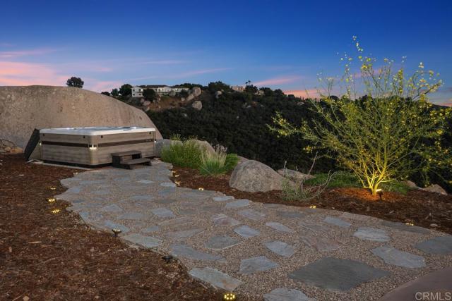 10027 Tall Oak Drive, Escondido CA: https://media.crmls.org/mediaz/72e855d5-9e50-4509-a68e-45851a0961d3.jpg