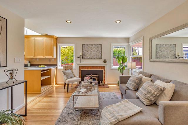 2534 Howard Avenue, San Carlos CA: https://media.crmls.org/mediaz/72e8e929-bf44-4523-986d-787a2e51b06a.jpg