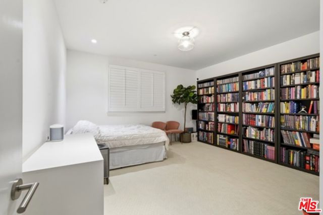 4661 Wilshire Boulevard, Los Angeles CA: https://media.crmls.org/mediaz/72e8f12d-67b7-44f4-aaf1-a3313f125904.jpg