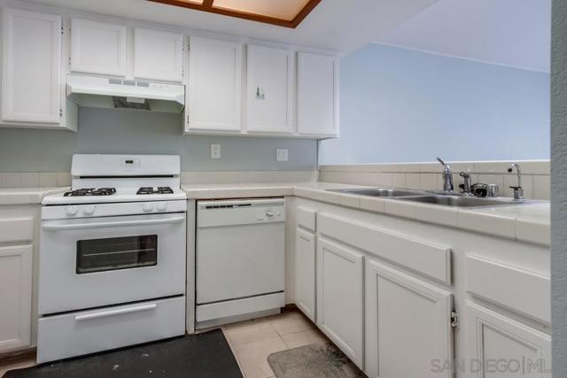 4527 Contour Blvd., San Diego CA: https://media.crmls.org/mediaz/72e8f387-1fd7-4935-b9e8-440b1eeb373f.jpg
