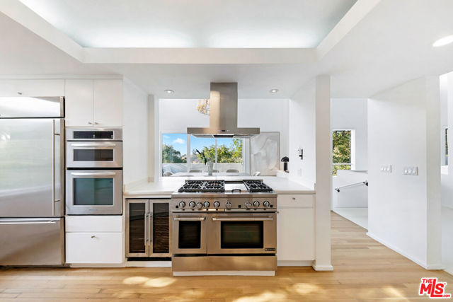 6969 Woodrow Wilson Drive, Los Angeles CA: https://media.crmls.org/mediaz/72e90222-cc5e-4f4d-b6c1-fc318eea6010.jpg