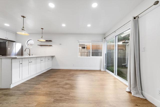 8324 Calle Calzada, San Diego CA: https://media.crmls.org/mediaz/72e91f27-bdfe-4de6-beeb-4889de143b1e.jpg