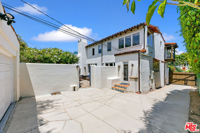 331 S Medio Drive, Los Angeles CA: https://media.crmls.org/mediaz/72e9277a-7ae4-4de7-8de3-cb1844cb7d28.jpg
