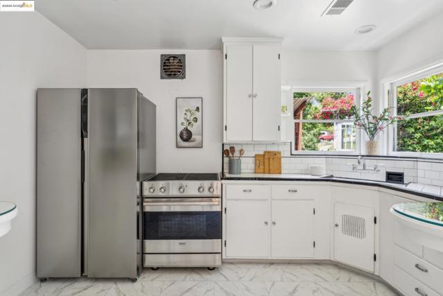 30 Benson Ave, Vallejo CA: https://media.crmls.org/mediaz/72e949ba-d14f-45ed-890e-bc6fc2e8245b.jpg