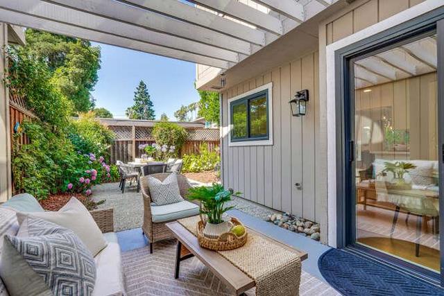 269 Bush Street, Mountain View CA: https://media.crmls.org/mediaz/72e94e2e-efff-42c8-bd60-9260aea2a814.jpg