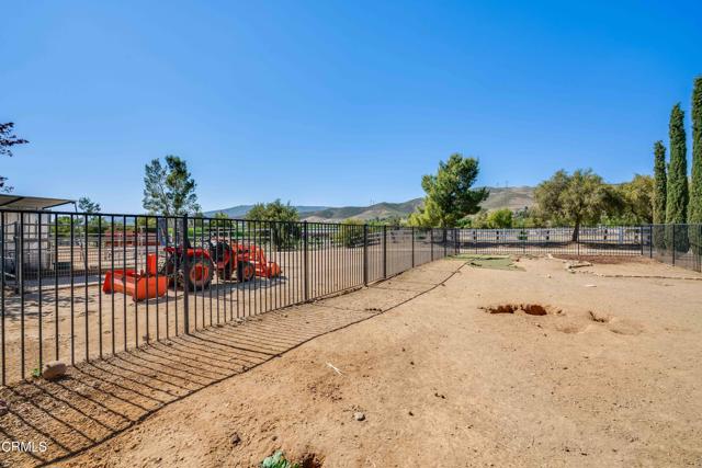 35135 Caprock Road, Santa Clarita CA: https://media.crmls.org/mediaz/72e9a6fc-91f6-4640-ac7d-a39a15802ca4.jpg
