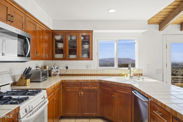 400 Alosta Drive, Camarillo CA: https://media.crmls.org/mediaz/72e9bfdc-ae69-4ed3-8f89-5b59d7c2fbd0.jpg