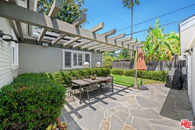 568 N Gower Street, Los Angeles CA: https://media.crmls.org/mediaz/72e9d8a0-2475-492b-99b4-6f641e21b2a5.jpg