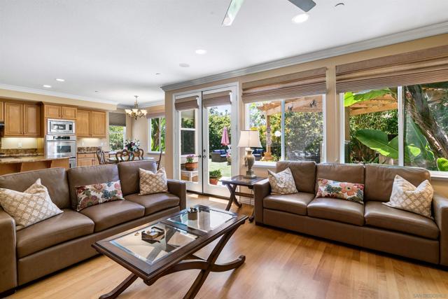 10286 Walnutdale St, San Diego CA: https://media.crmls.org/mediaz/72e9e594-5da7-4e77-8972-c309ce2b0674.jpg