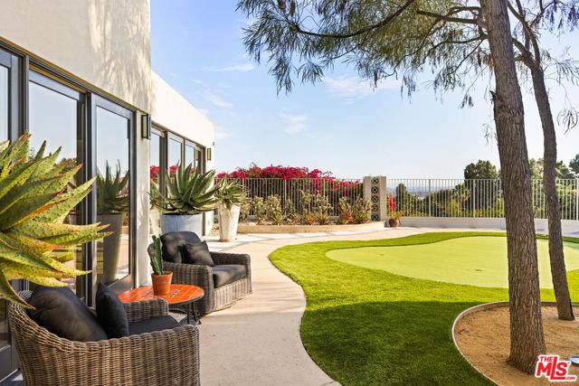 5284 Los Diegos Way, Los Angeles CA: https://media.crmls.org/mediaz/72ea0538-54c3-4a49-8af4-3438d159822c.jpg