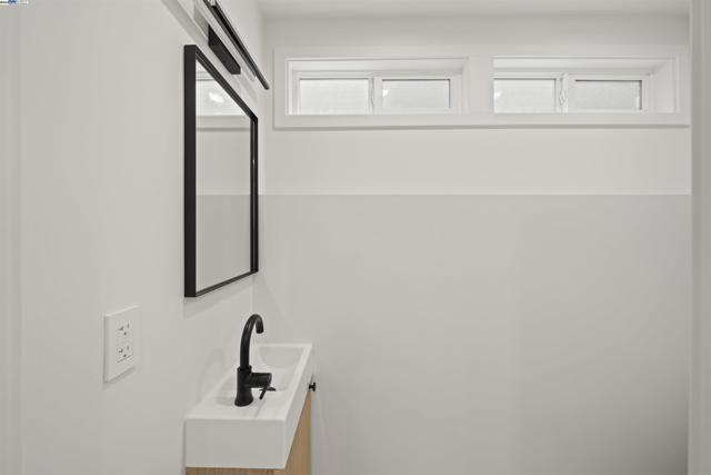 4253 Mirador Dr, Pleasanton CA: https://media.crmls.org/mediaz/72ea1b44-7107-420b-a0ec-68250d979b0e.jpg