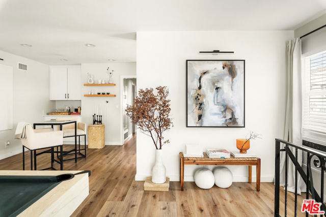 151 S Rexford Drive, Beverly Hills CA: https://media.crmls.org/mediaz/72ea4592-c196-42f7-a74b-2510205c0f0a.jpg