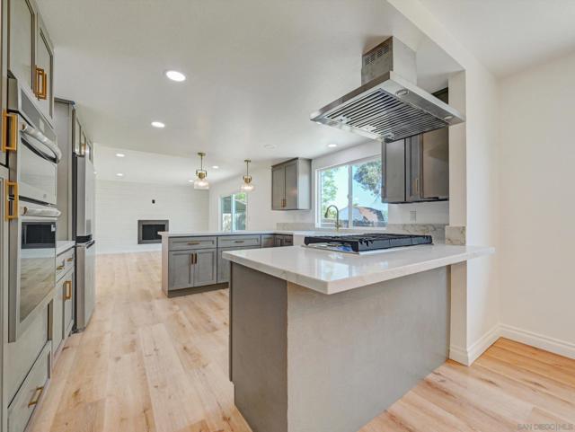 995 Bluecrest St, Corona CA: https://media.crmls.org/mediaz/72ea9cf5-726d-43b8-bac9-77ad7b86123f.jpg
