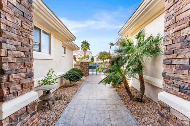 37159 Turnberry Isle Drive, Palm Desert CA: https://media.crmls.org/mediaz/72eaa26b-cf89-435e-af4c-56027570d49c.jpg