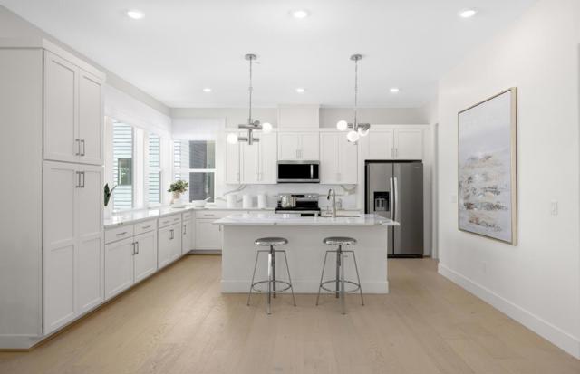 2305 Red Oak Court, San Mateo CA: https://media.crmls.org/mediaz/72ead818-8506-487f-88c2-3833aacdb623.jpg