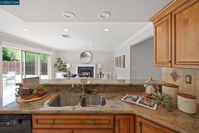 4728 Buckboard Way, Richmond CA: https://media.crmls.org/mediaz/72eaea64-03dc-4855-a30c-c92414e2d8d1.jpg